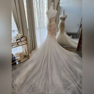 Netta Benshabu River size 6 white and beige